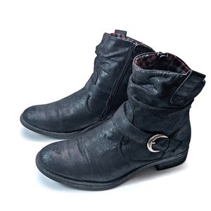 Yuu size 8.5 revolve black shimmer buckle booties